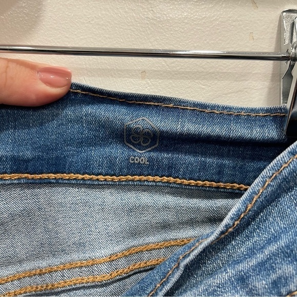 Levi’s Cutoff Denim High Waist Shorts Size 28 Light Wash - Picture 8 of 11